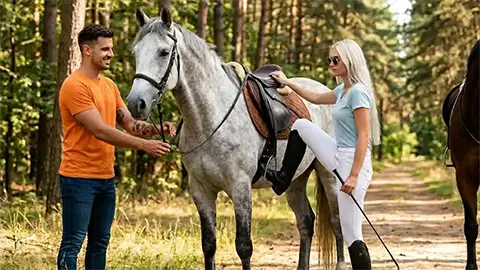Wenn jemand schnell geht, hilft ein Pferd - Asche am Sattel